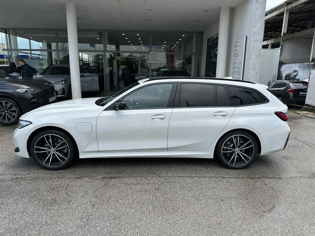 BMW 330 xDrive Туринг - изображение 3