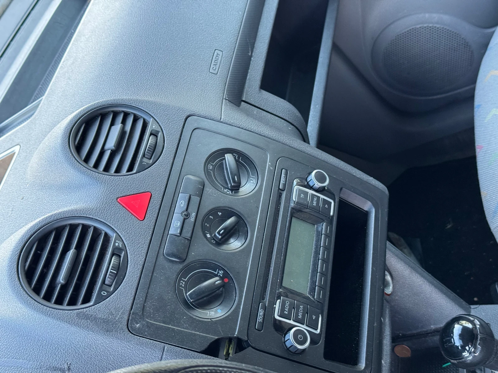 VW Caddy 1.9тди 105к.с КЛИМАТИК - изображение 9