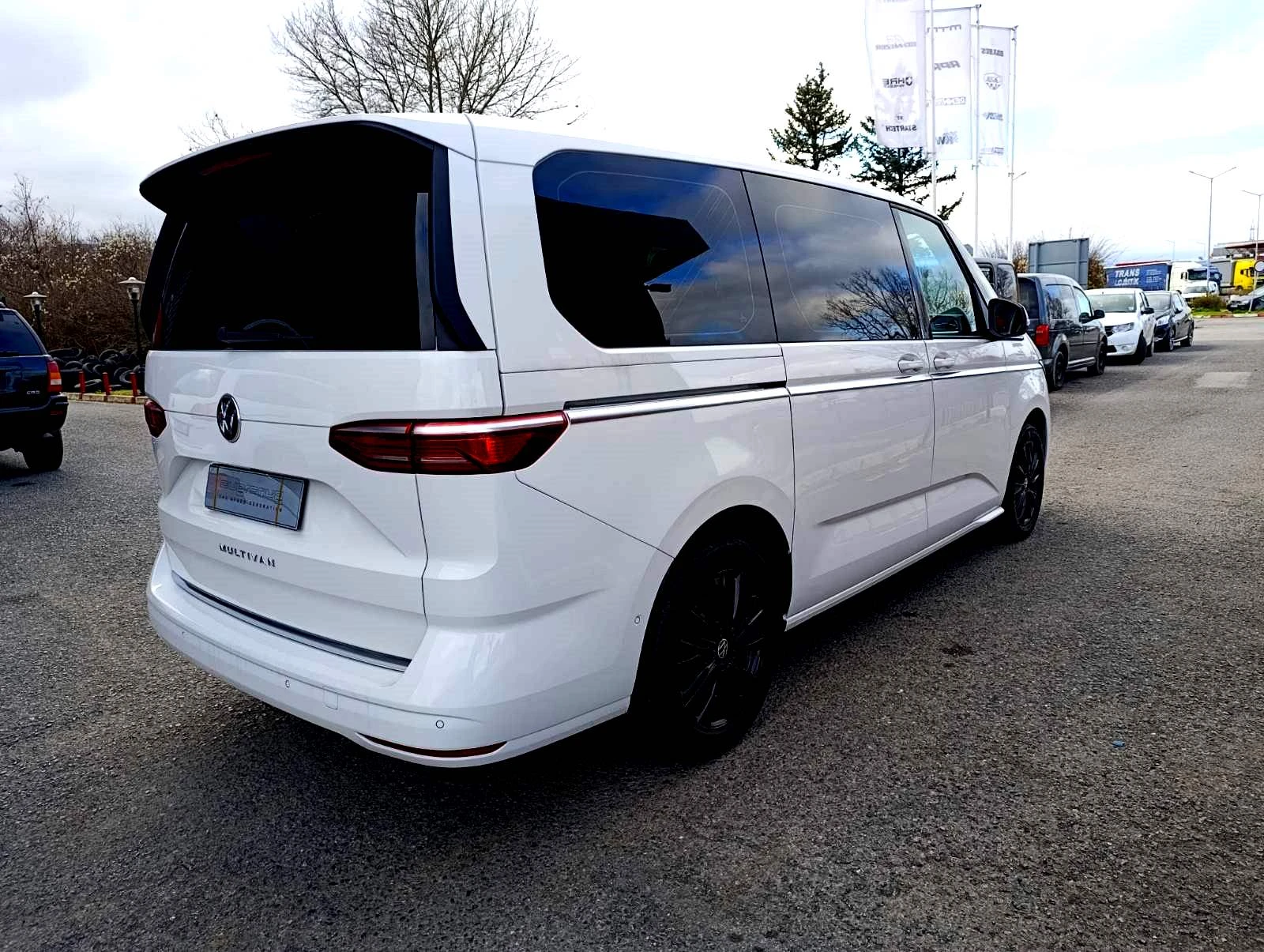 VW Multivan 2.0 TDi DSG 6+ 1 Места, Сервизна история! - изображение 7