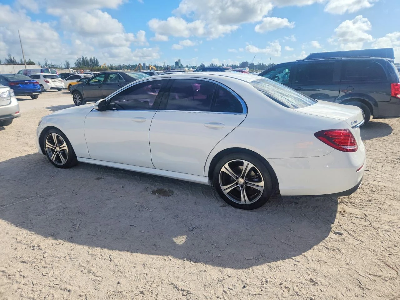 Mercedes-Benz E 300, снимка 4 - Автомобили и джипове - 53910399