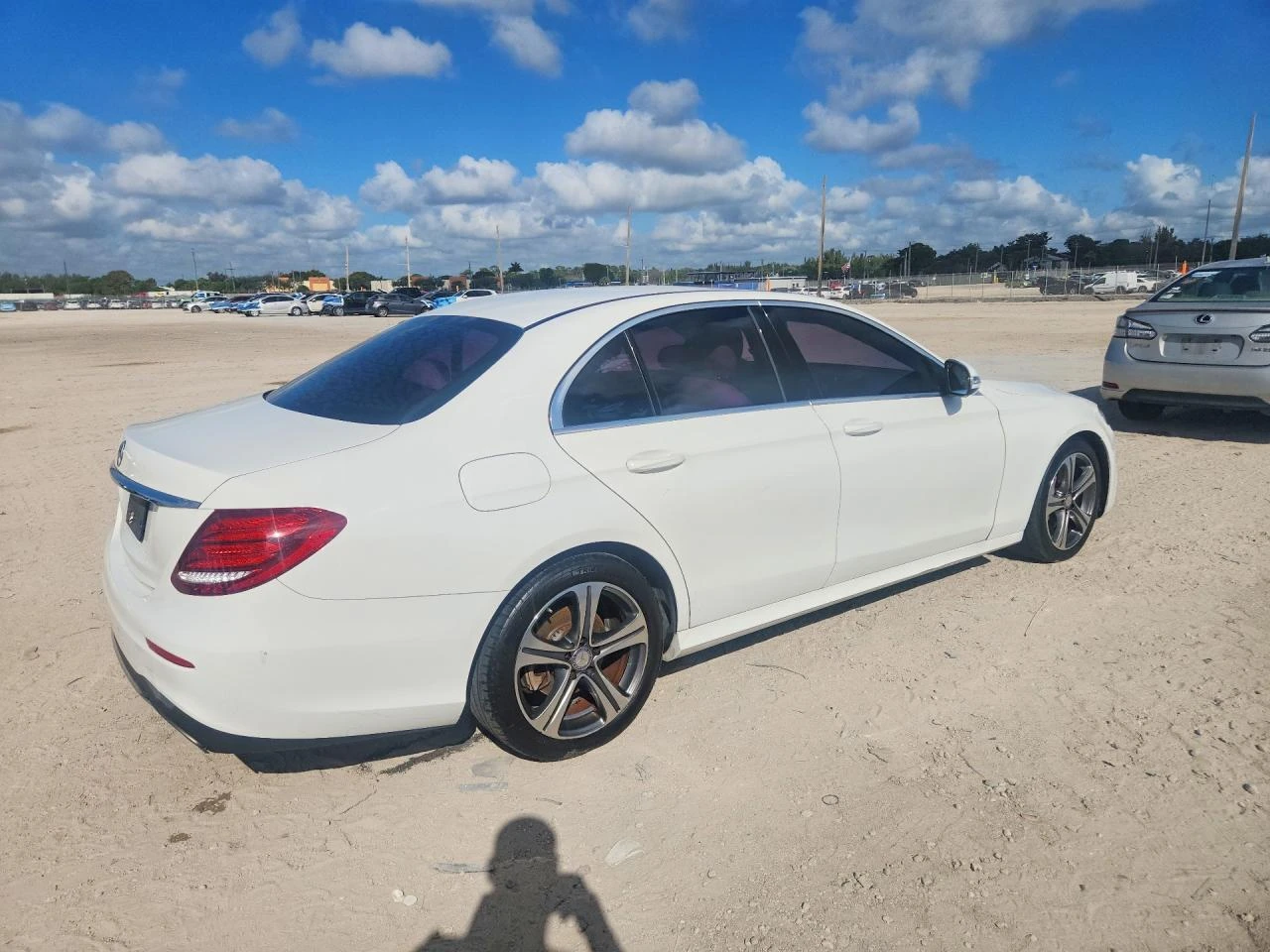 Mercedes-Benz E 300, снимка 5 - Автомобили и джипове - 53910399