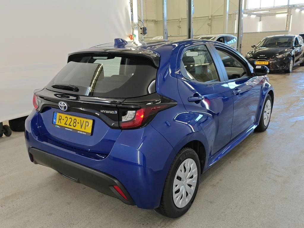 Toyota Yaris Active - Hybrid, снимка 4 - Автомобили и джипове - 53985412