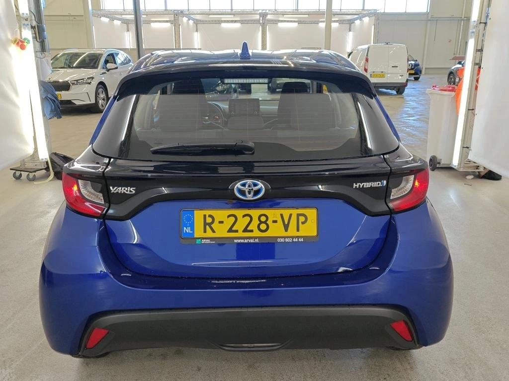 Toyota Yaris Active - Hybrid, снимка 6 - Автомобили и джипове - 53985412