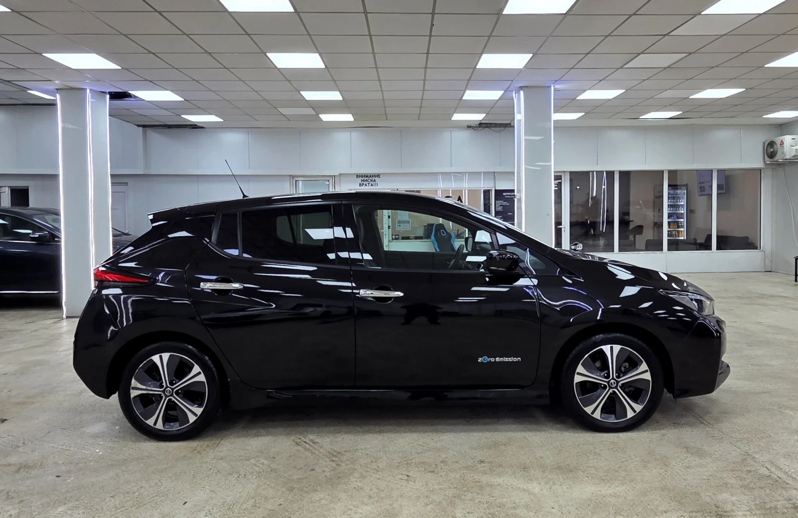 Nissan Leaf  20хил KM/TEKNA/BOSSE/Сервизна история, снимка 2 - Автомобили и джипове - 53990008