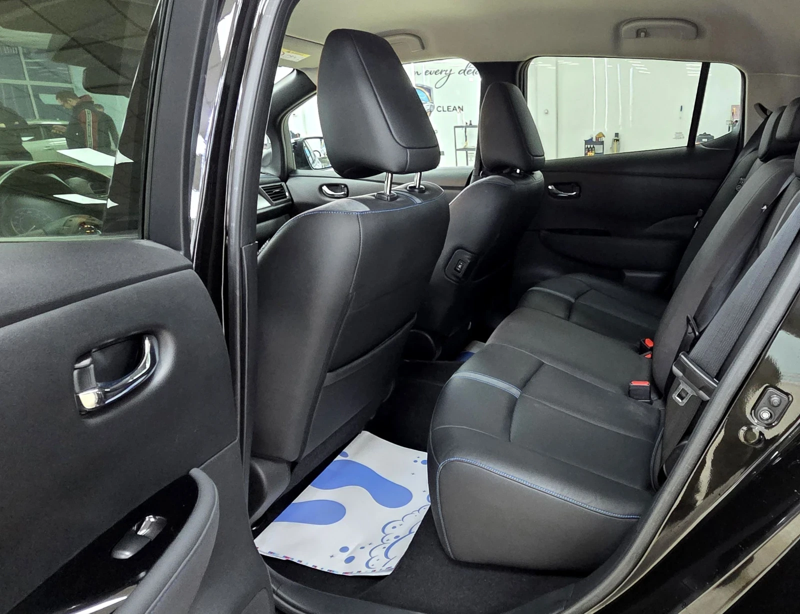 Nissan Leaf  20хил KM/TEKNA/BOSSE/Сервизна история, снимка 8 - Автомобили и джипове - 53990008