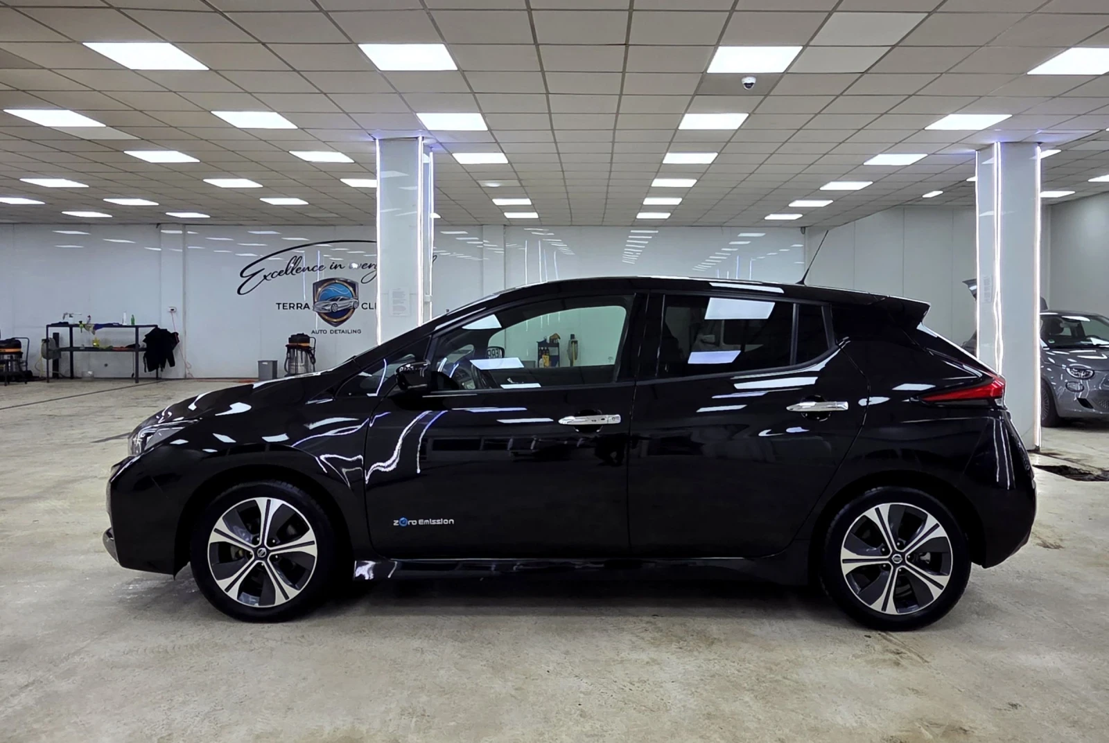 Nissan Leaf  20хил KM/TEKNA/BOSSE/Сервизна история, снимка 5 - Автомобили и джипове - 53990008