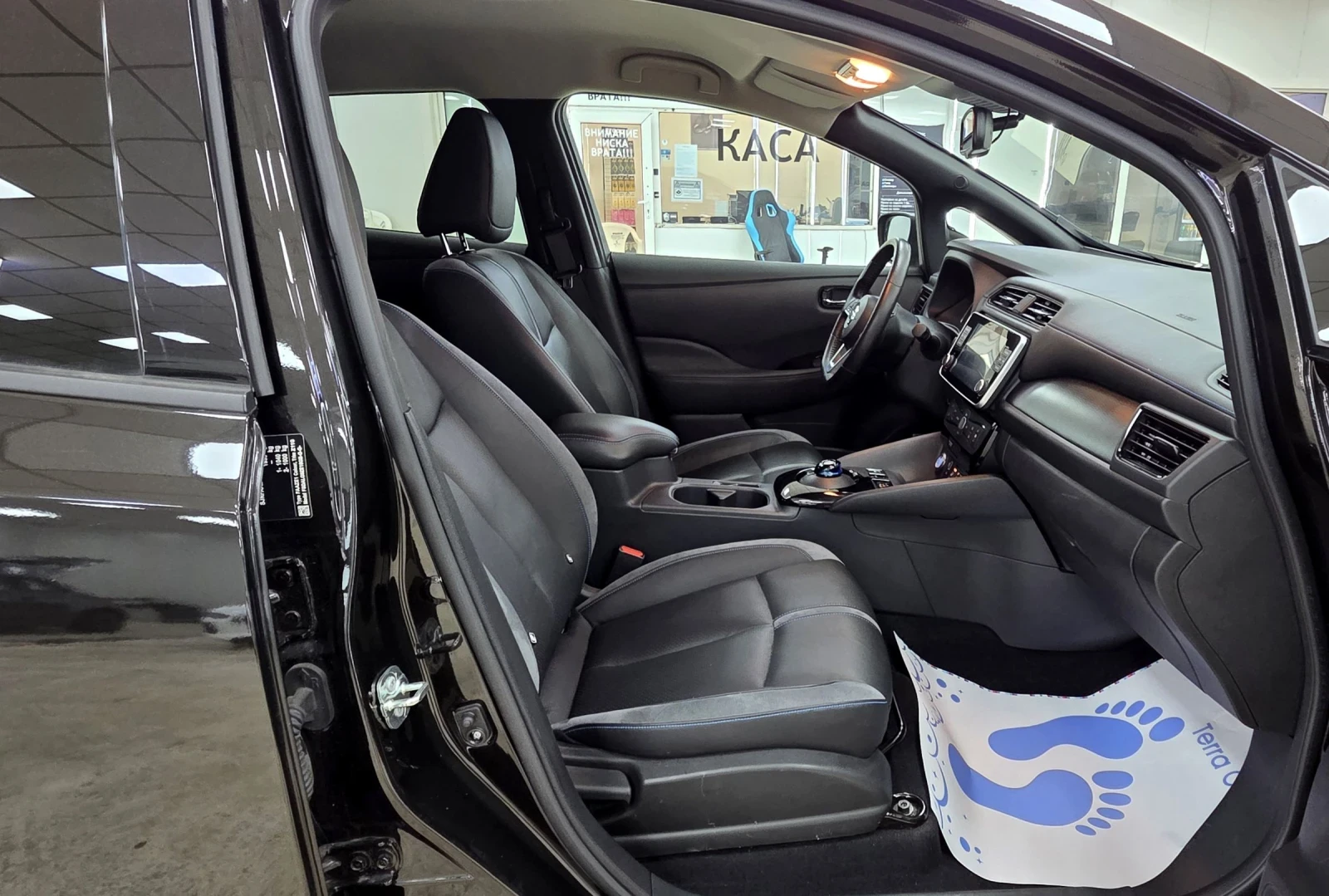 Nissan Leaf  20хил KM/TEKNA/BOSSE/Сервизна история, снимка 10 - Автомобили и джипове - 53990008