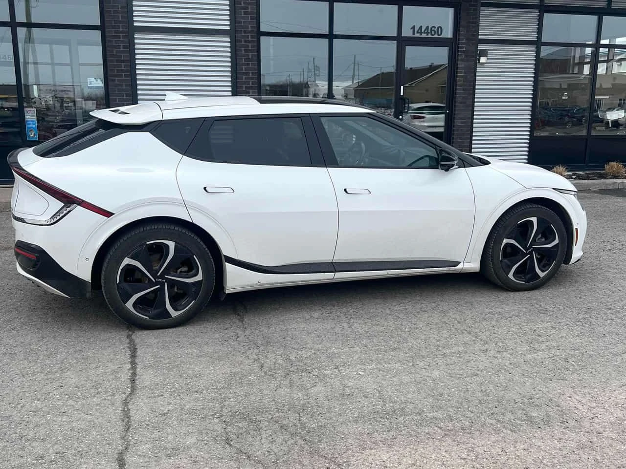 Kia EV6 AWD Long Range w/GT Line Pkg  CARFAX, снимка 3 - Автомобили и джипове - 54080395