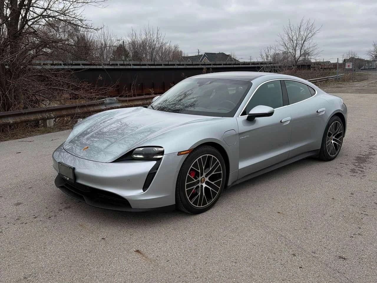 Porsche Taycan 4S * ПОДГРЕВИ* ОБДУХВАНЕ* ПАНОРАМА* КАМЕРА* 