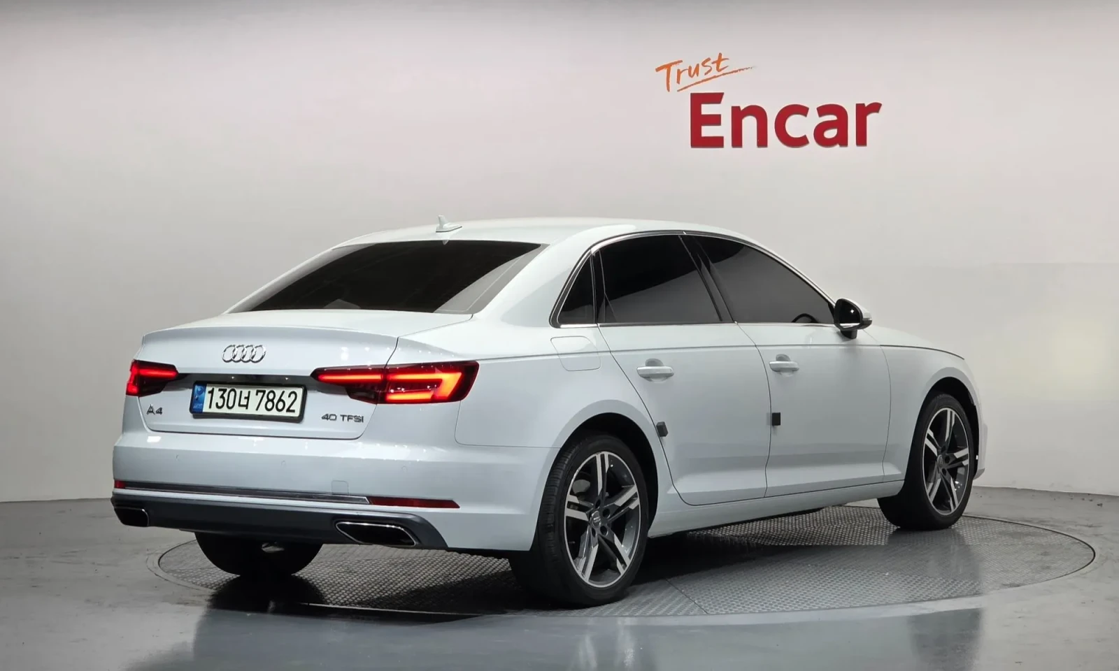 Audi A4 2.0 TFSI, HeadUP, Подгрев, снимка 2 - Автомобили и джипове - 54595976