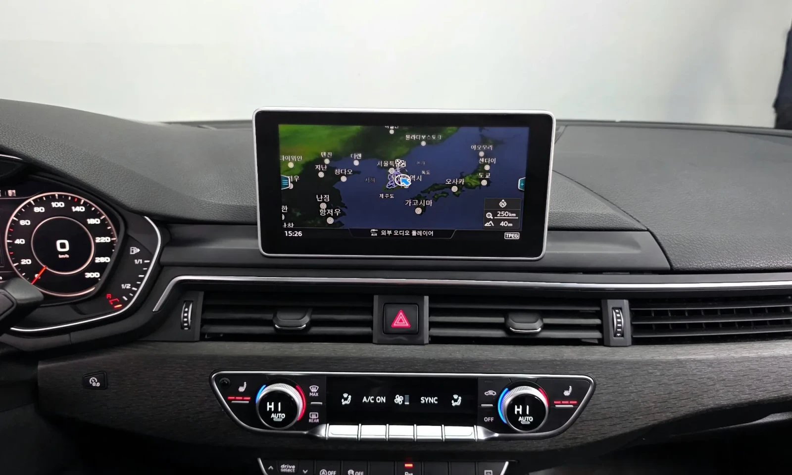 Audi A4 2.0 TFSI, HeadUP, Подгрев, снимка 14 - Автомобили и джипове - 54595976