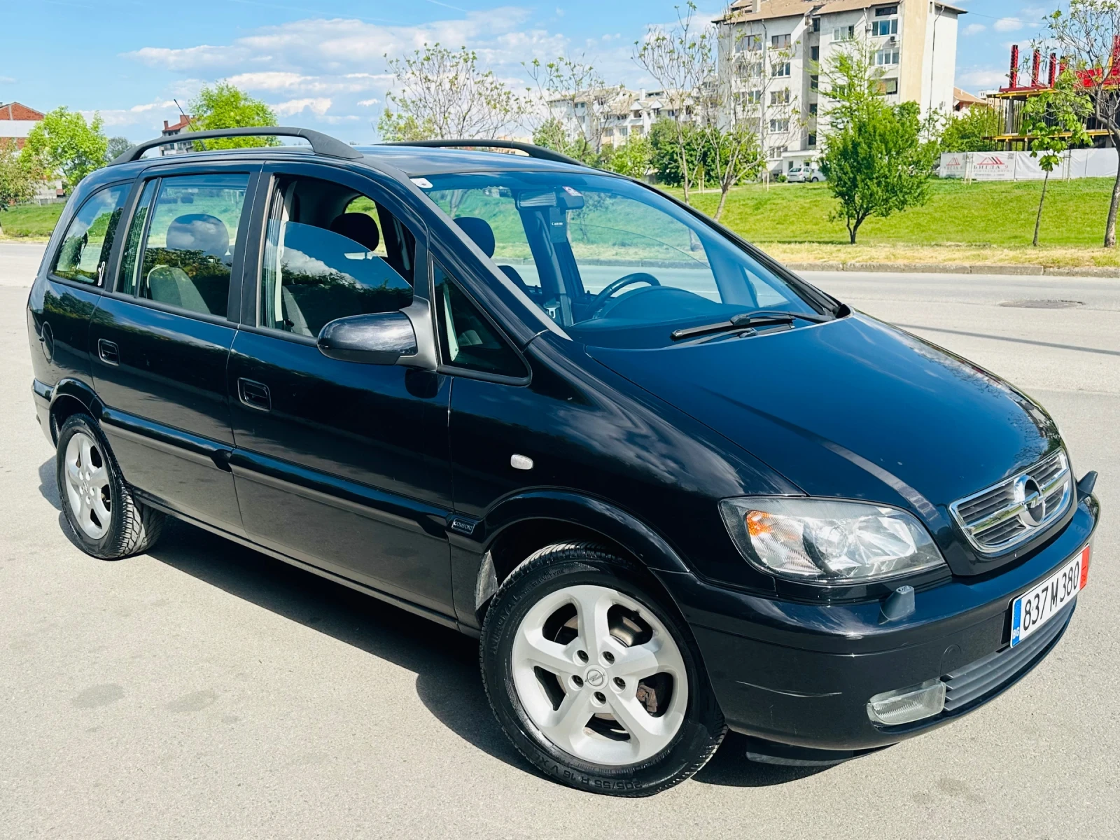 Opel Zafira 2.0DTI, снимка 4 - Автомобили и джипове - 54666089