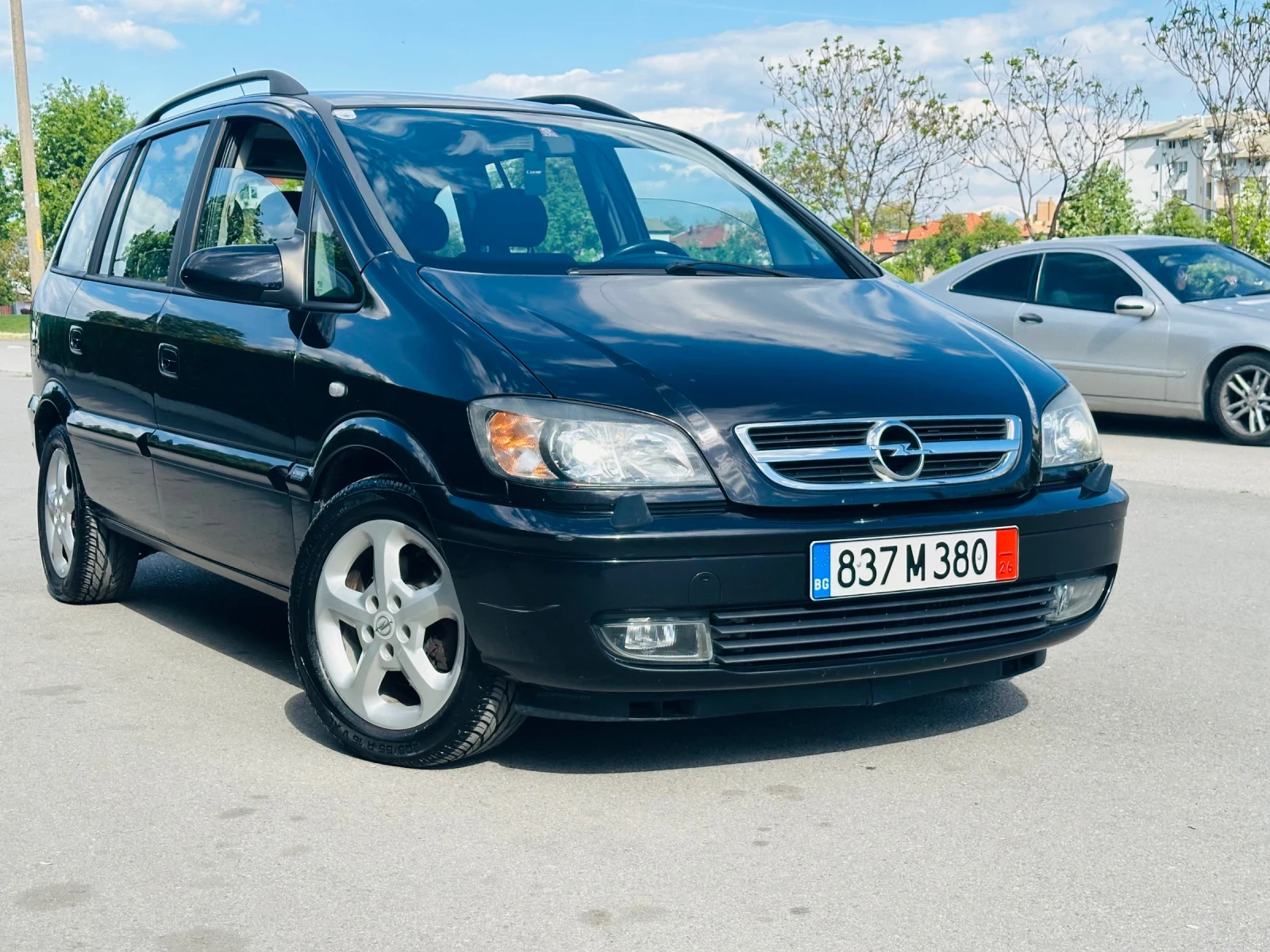 Opel Zafira 2.0DTI, снимка 2 - Автомобили и джипове - 54666089