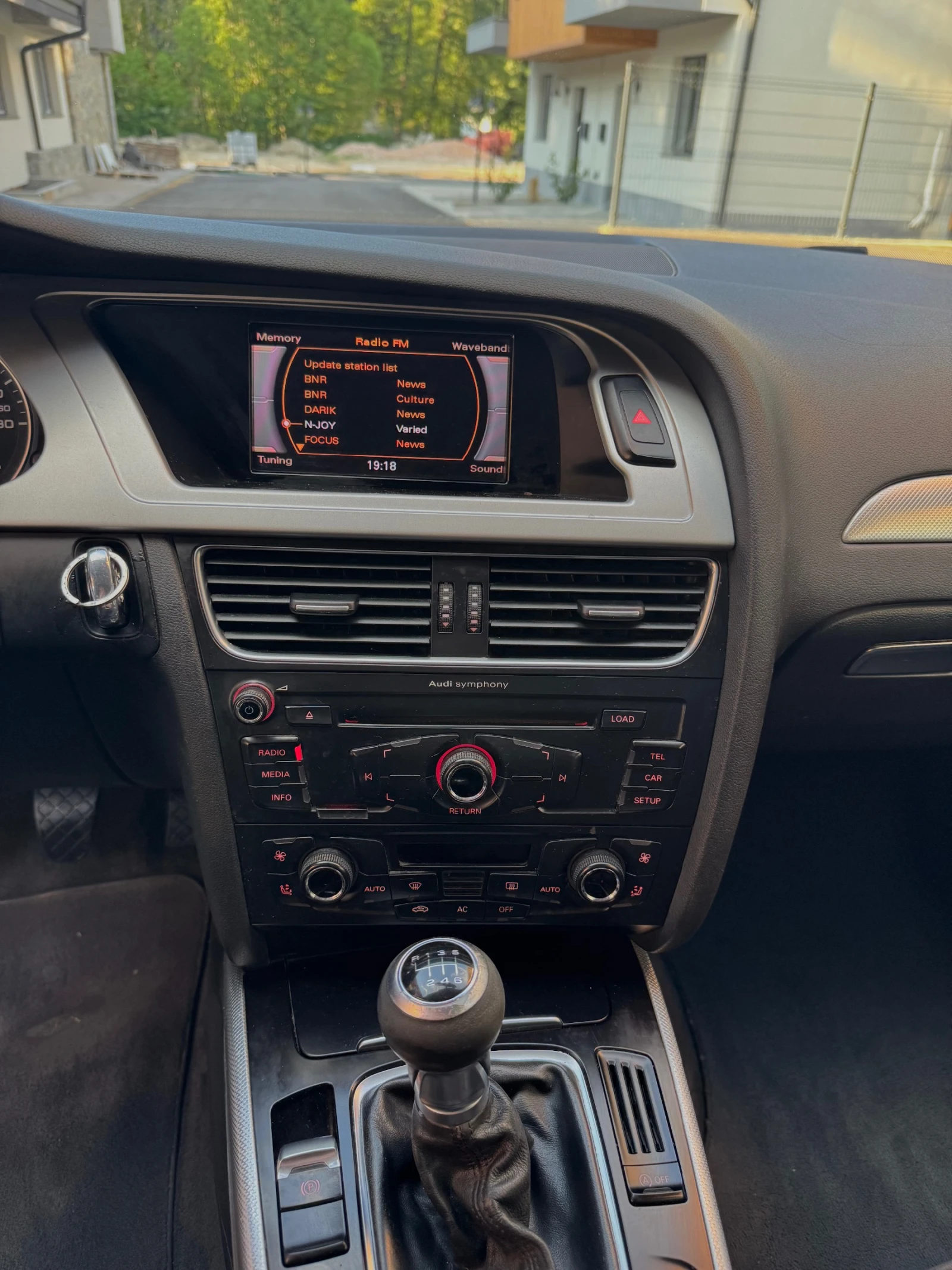 Audi A4 Allroad Quattro/2.0TDI/Banq&Olufsen, снимка 12 - Автомобили и джипове - 54977665
