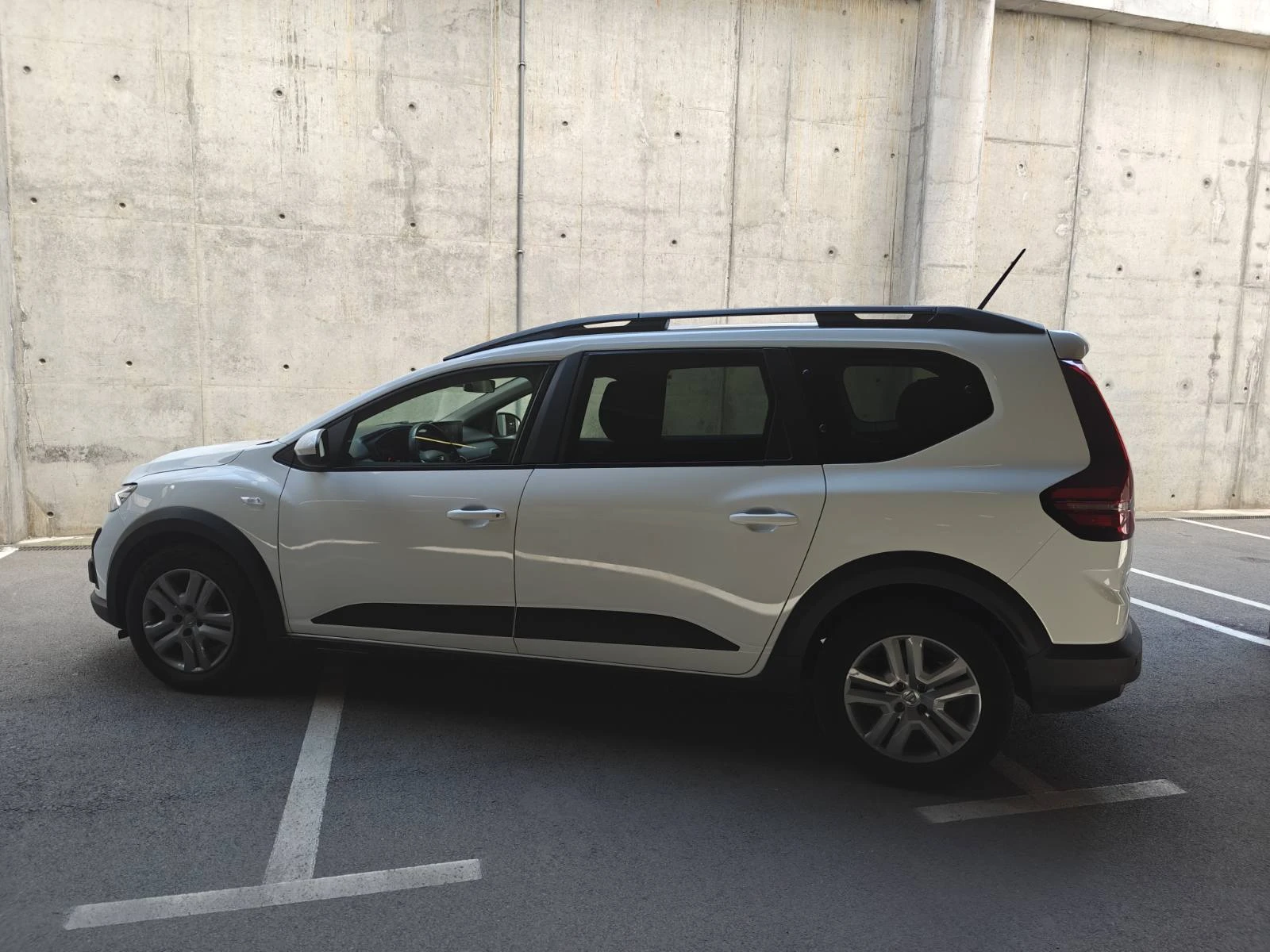 Dacia Jogger, снимка 6 - Автомобили и джипове - 55654376