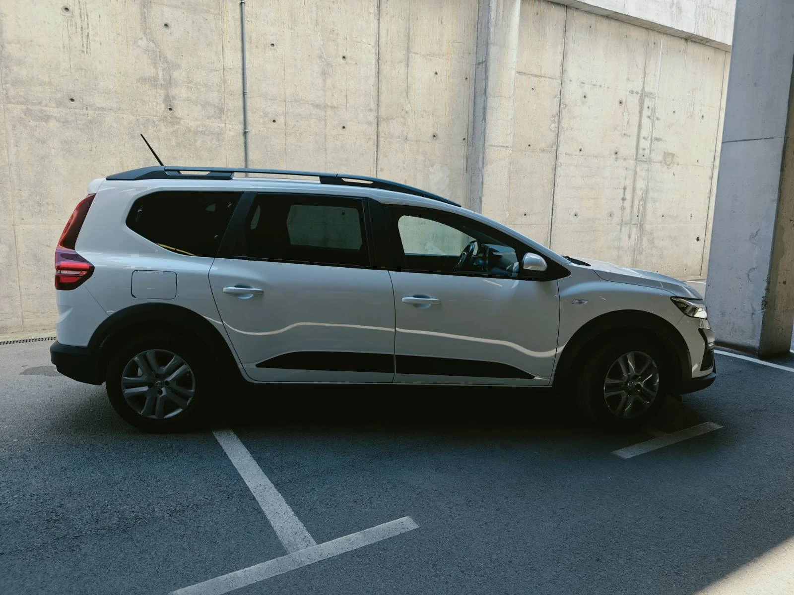 Dacia Jogger, снимка 3 - Автомобили и джипове - 55654376