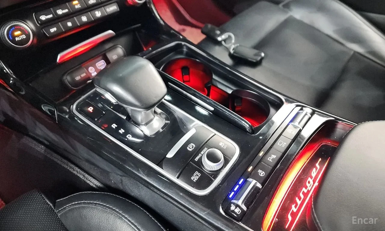 Kia Stinger 3.3 Turbo AWD | АВТОФИНАНСИРАНЕ, снимка 9 - Автомобили и джипове - 56122284