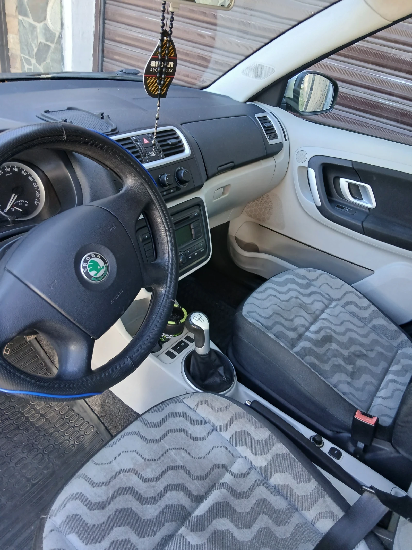 Skoda Fabia 1.2, снимка 5 - Автомобили и джипове - 56549544