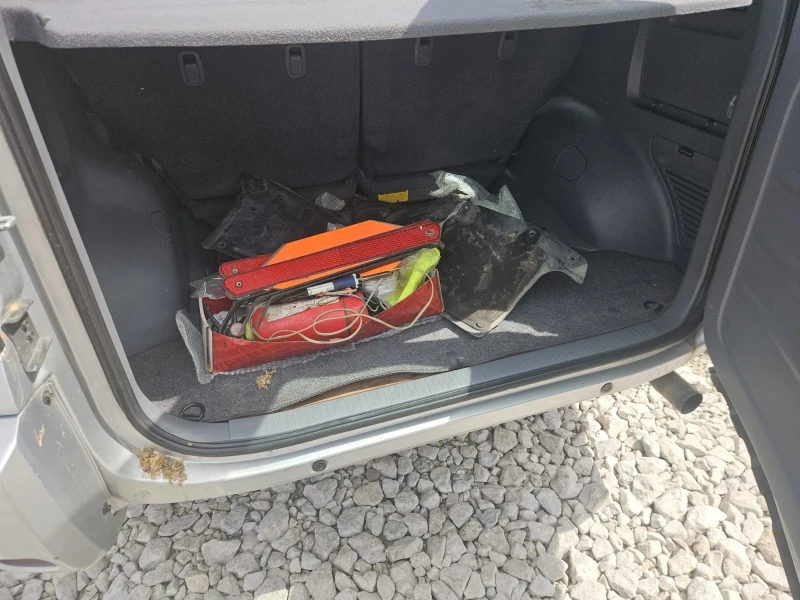 Toyota Rav4 * Klima* 4x4, снимка 13 - Автомобили и джипове - 51905510