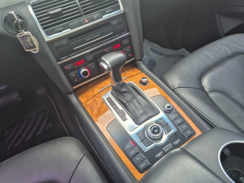 Audi Q7  2014г.ФЕЙС На пружини панорама камера , снимка 6 - Автомобили и джипове - 52568121