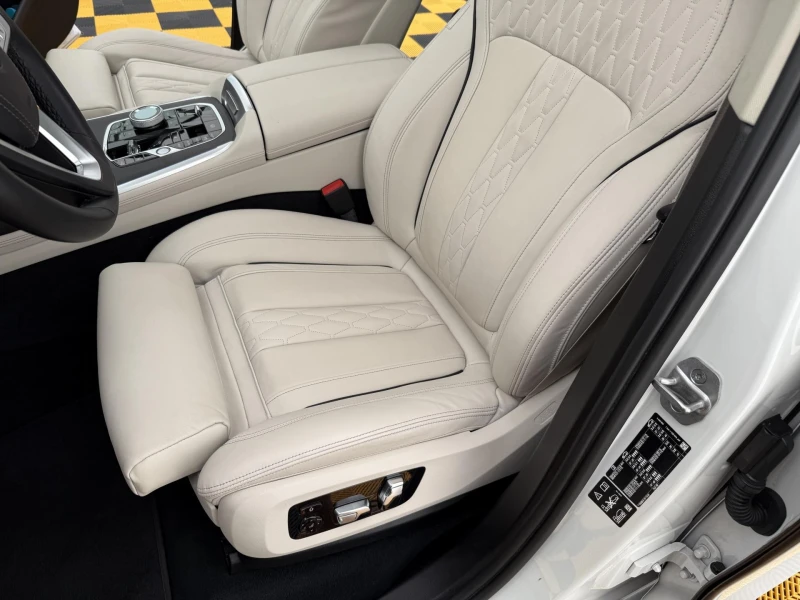BMW X7 xDrive 40d 6+ 1 Места, снимка 9 - Автомобили и джипове - 53167743