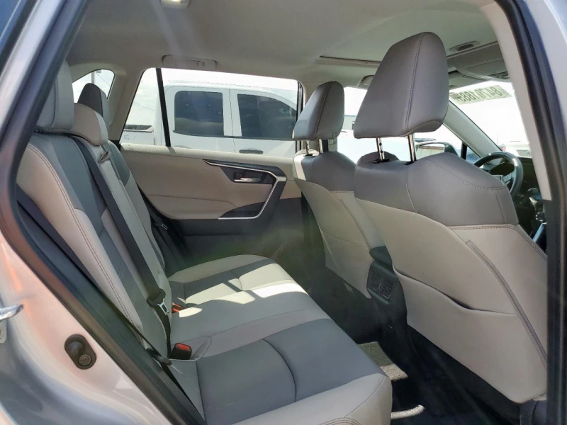 Toyota Rav4 XLE PREMIUM, снимка 8 - Автомобили и джипове - 53595672