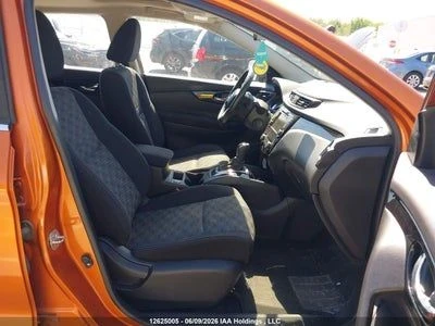 Nissan Qashqai 2.0 141kc. 4x4 * DISTRONIC* LANE ASSIST* , снимка 8 - Автомобили и джипове - 55623155
