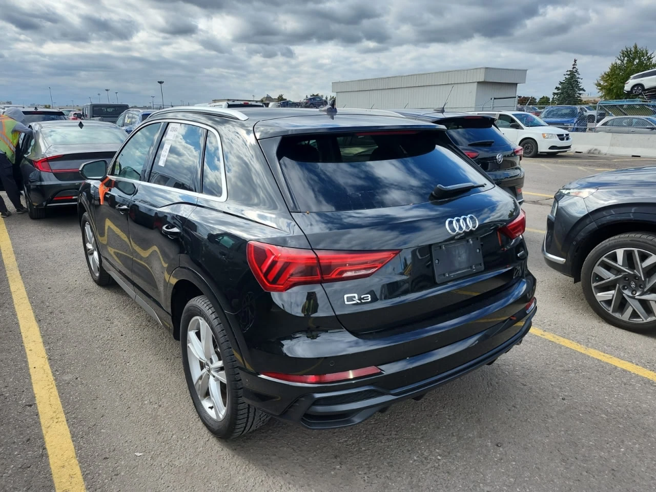 Audi Q3 * АВТО КРЕДИТ* ЦЕНА ДО БГ * Сервизна история *  - изображение 4