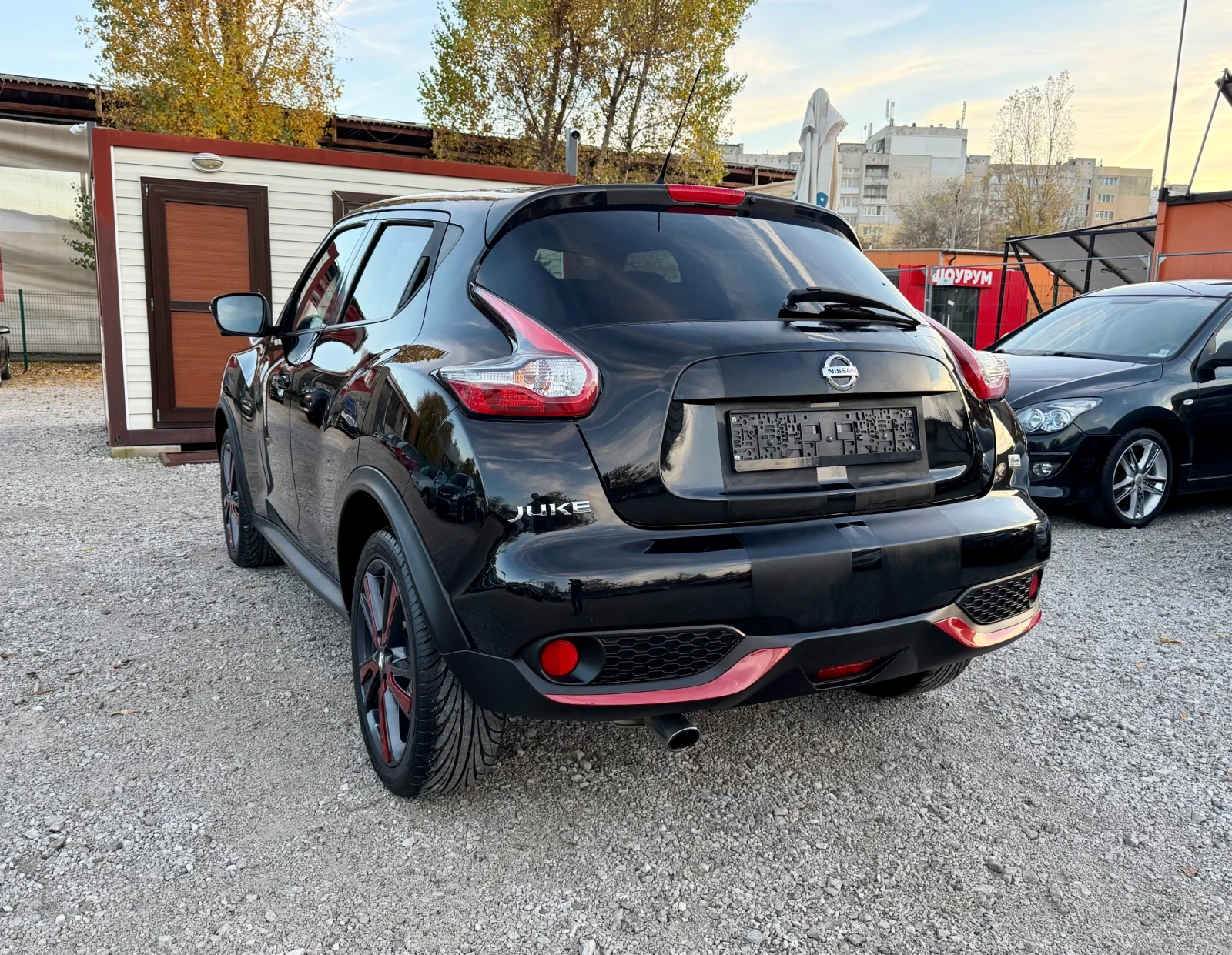Nissan Juke 1.6 * НАВИ * 360 КАМЕРА * КОЖА * РЪЧНИ СКОРОСТИ *  - изображение 3