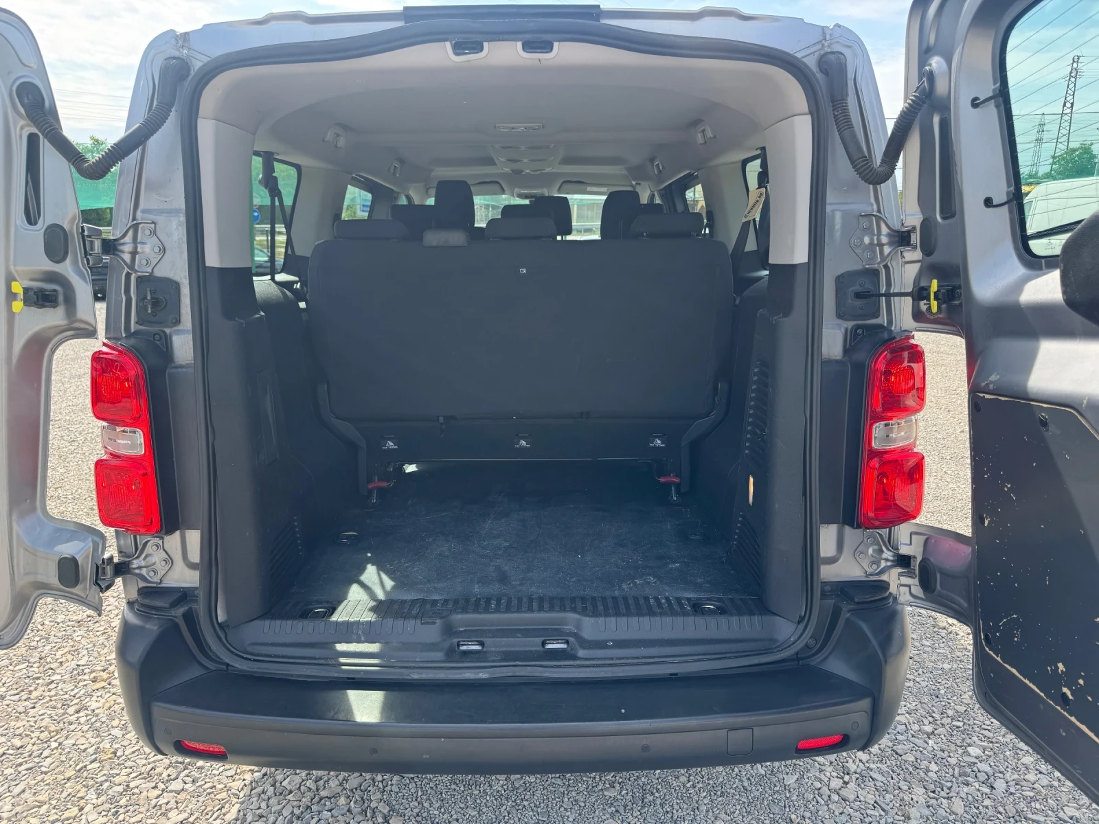 Opel Vivaro 8+ 1 , снимка 12 - Бусове и автобуси - 54805854
