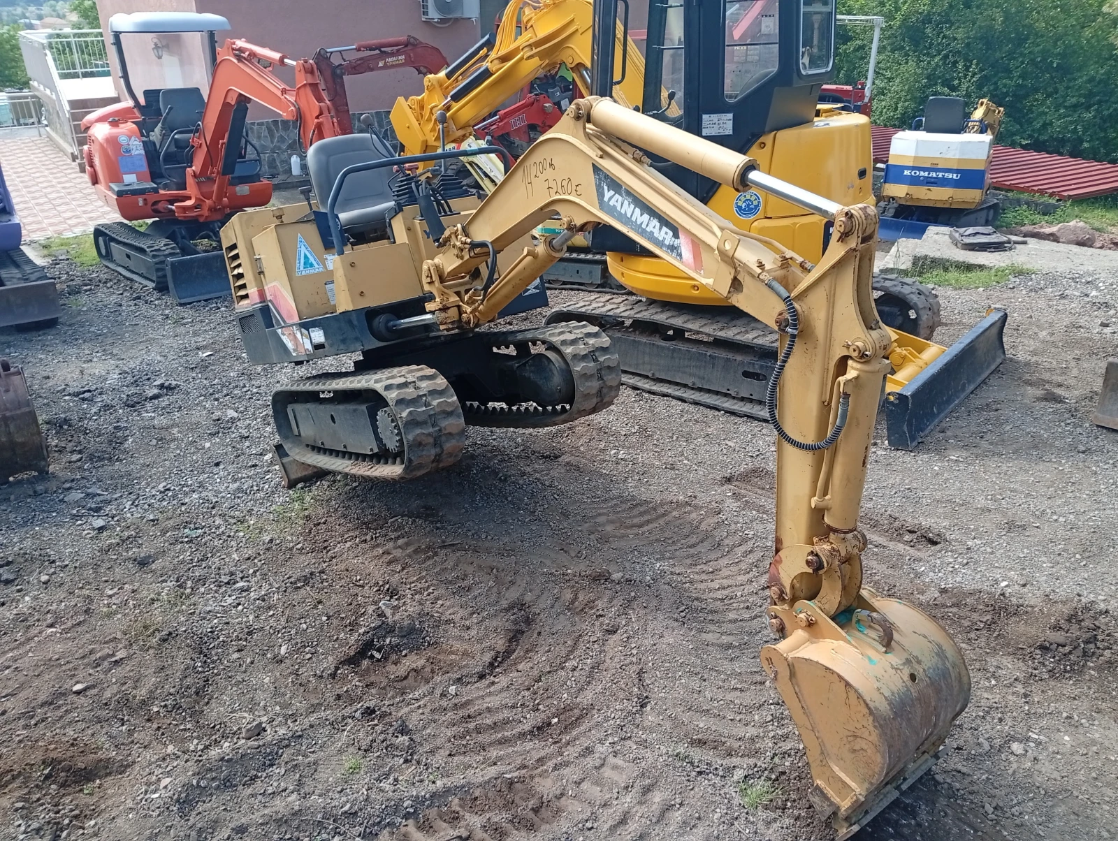 Багер Yanmar B12