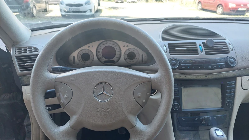 Mercedes-Benz E 320, снимка 10 - Автомобили и джипове - 47589633