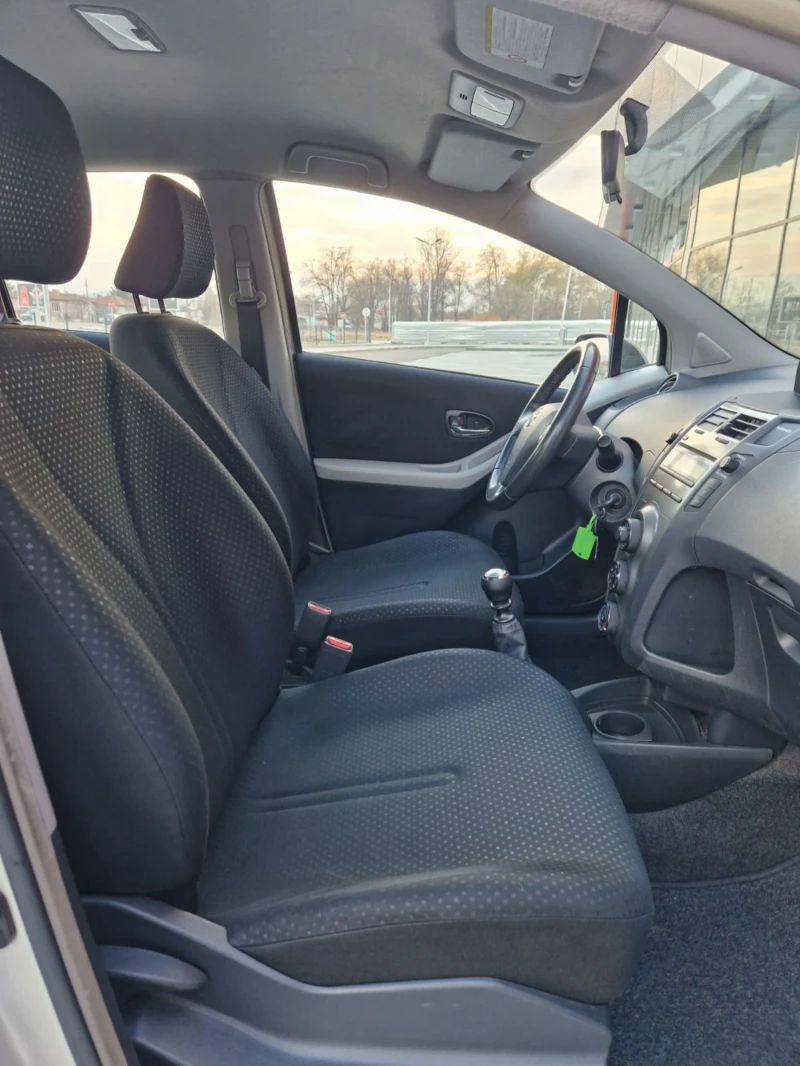 Toyota Yaris 1.4 D-4D, снимка 12 - Автомобили и джипове - 48142767