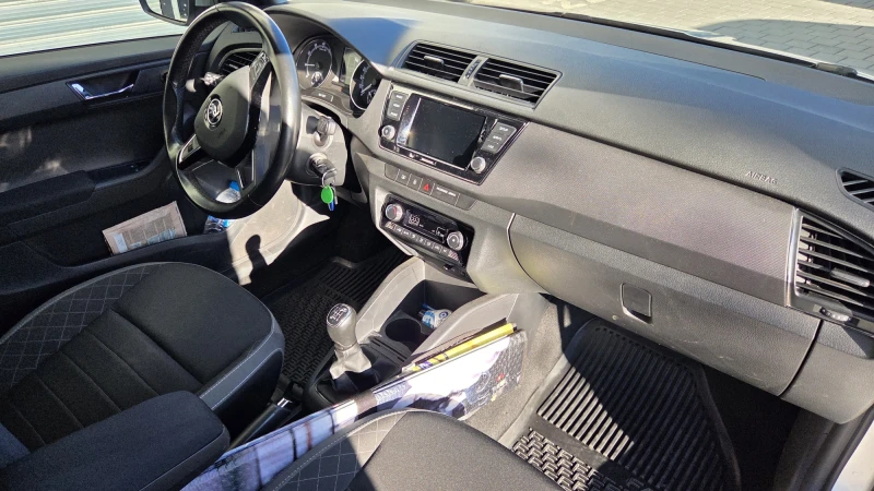 Skoda Fabia TSI 110 кс, 6 скорости, снимка 11 - Автомобили и джипове - 52511901