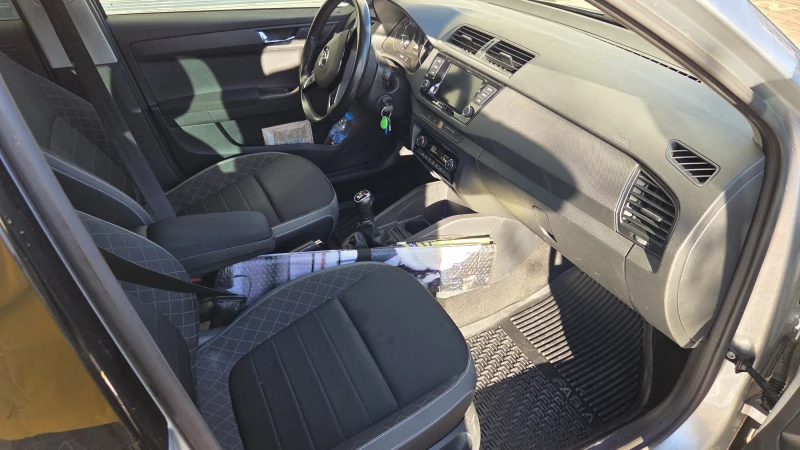Skoda Fabia TSI 110 кс, 6 скорости, снимка 12 - Автомобили и джипове - 52511901