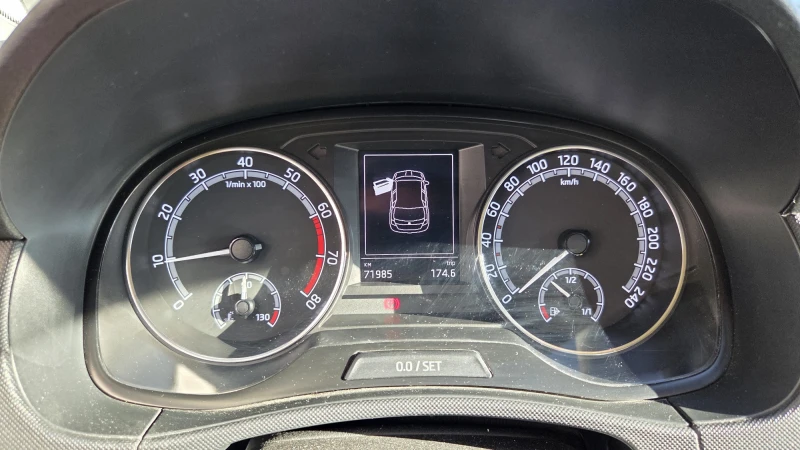 Skoda Fabia TSI 110 кс, 6 скорости, снимка 14 - Автомобили и джипове - 52511901