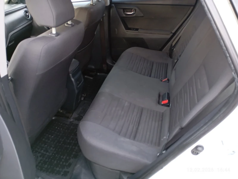 Toyota Auris 1.8 хибрид, снимка 10 - Автомобили и джипове - 53483458