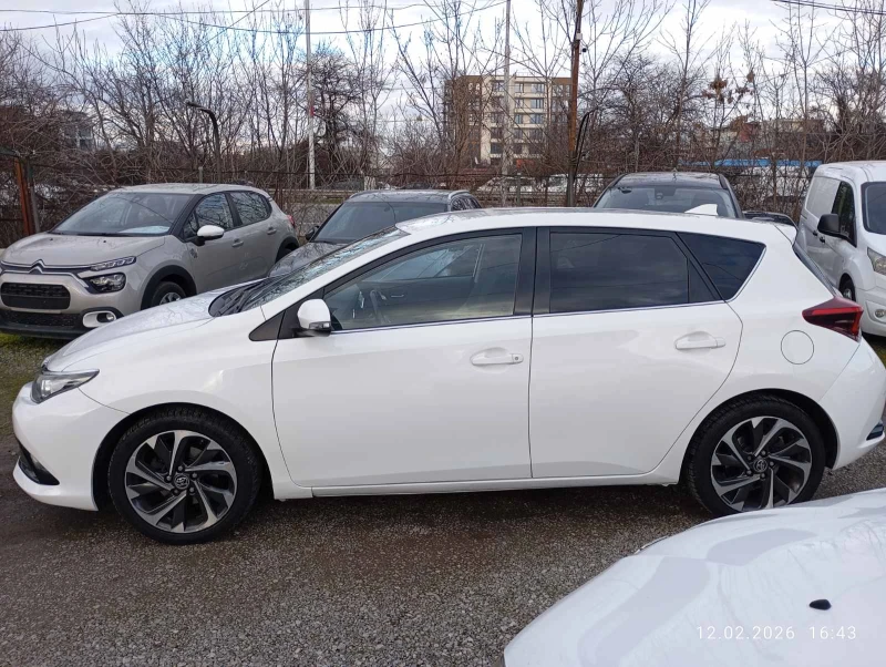 Toyota Auris 1.8 хибрид, снимка 2 - Автомобили и джипове - 53483458