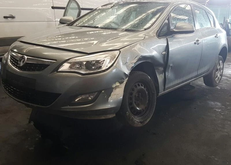 Opel Astra 1.72.0CDTIЧасти, снимка 7 - Автомобили и джипове - 14116215