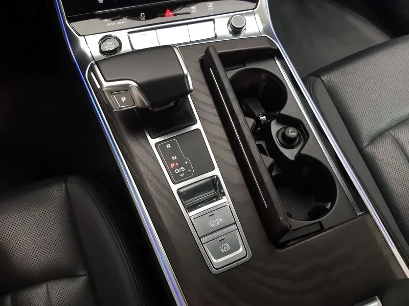 Audi A6 2.0 TFSI, снимка 9 - Автомобили и джипове - 55084447