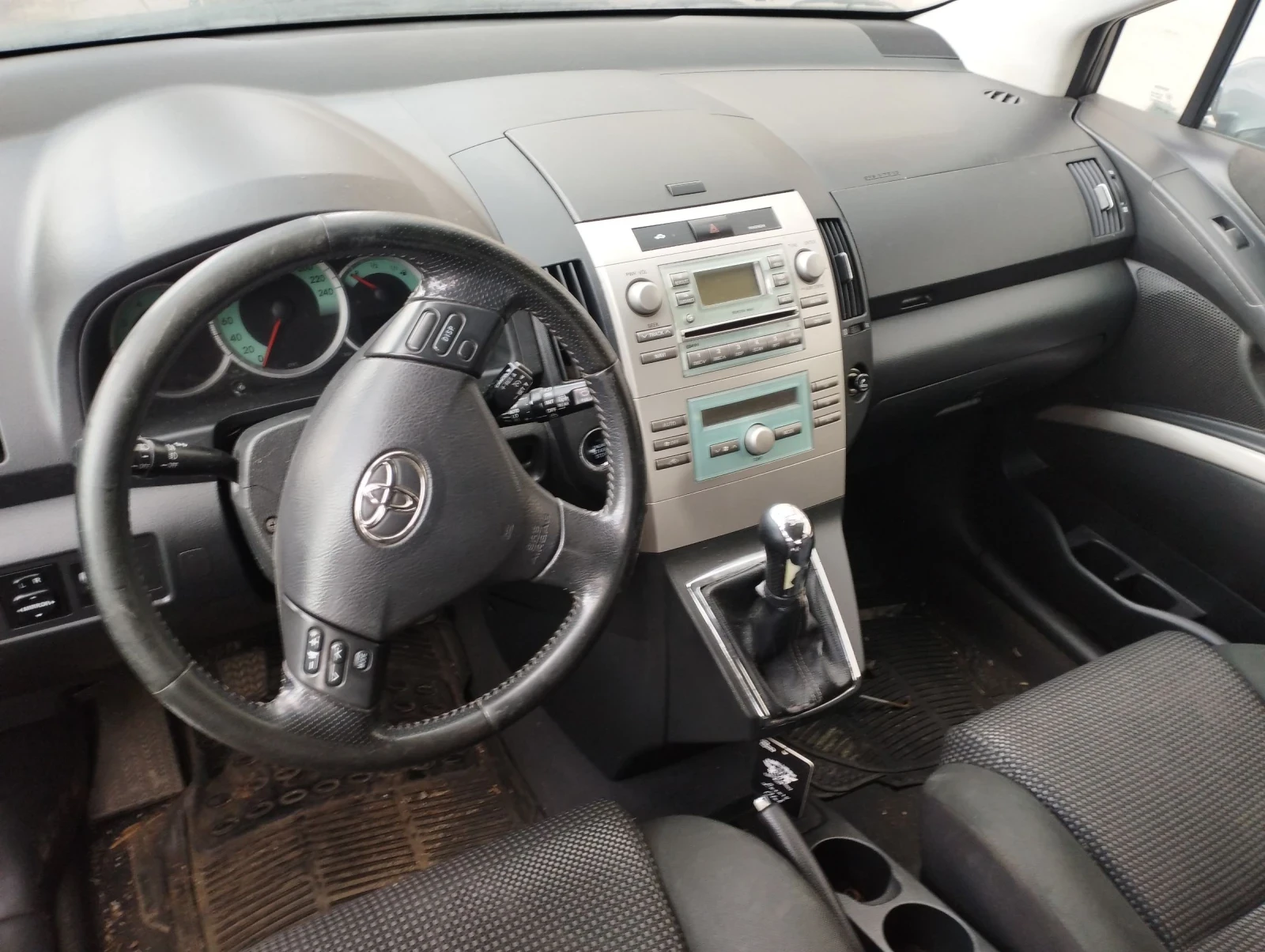 Toyota Corolla verso 2.2    D-CAT - изображение 8