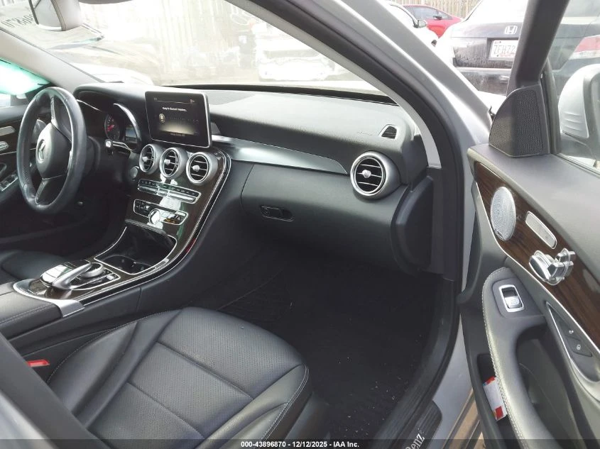 Mercedes-Benz C 300 * Burmester* 4MATIC* Крайна цена - изображение 10