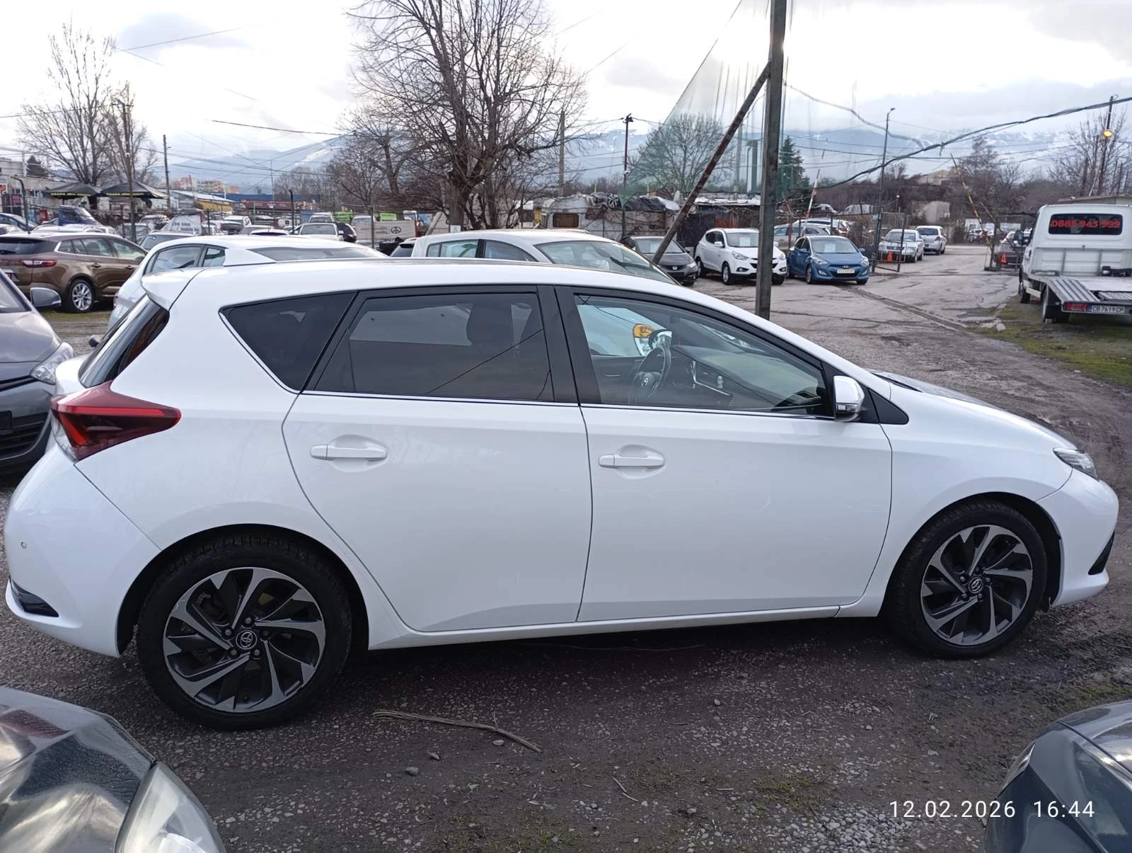 Toyota Auris 1.8 хибрид - изображение 6