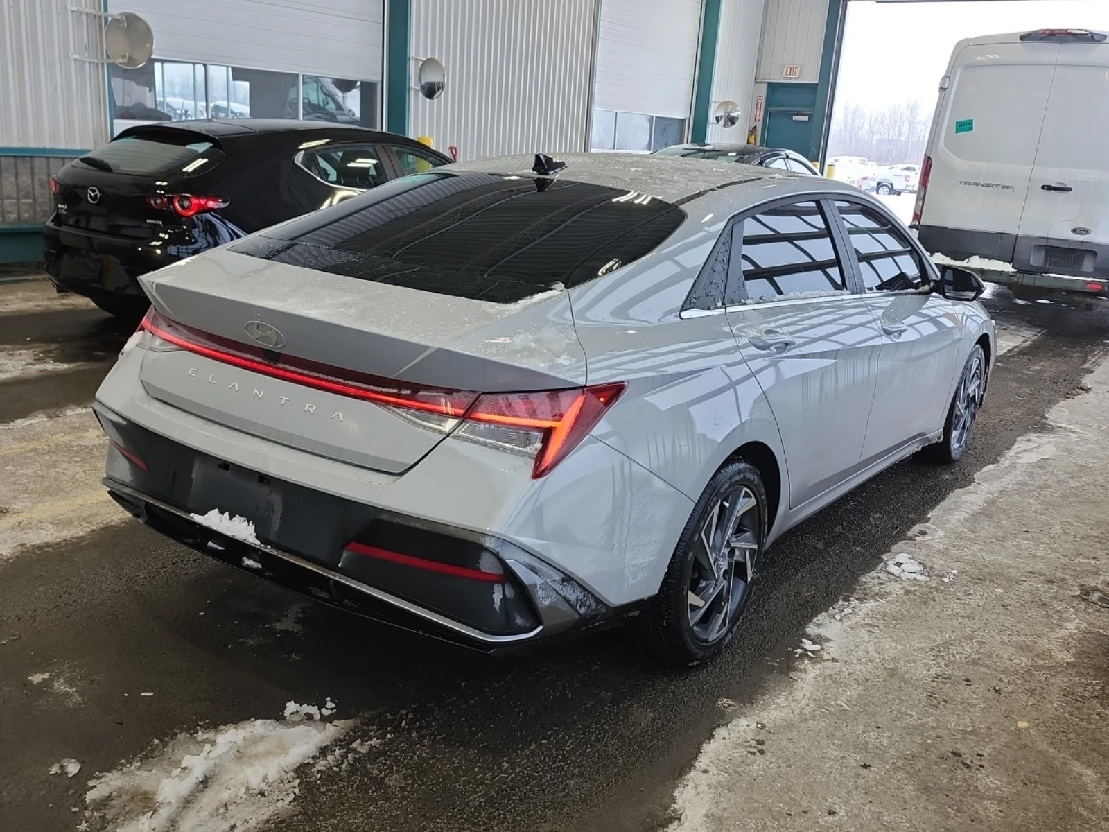 Hyundai Elantra 2L 4cyl Front Wheel Drive - изображение 3