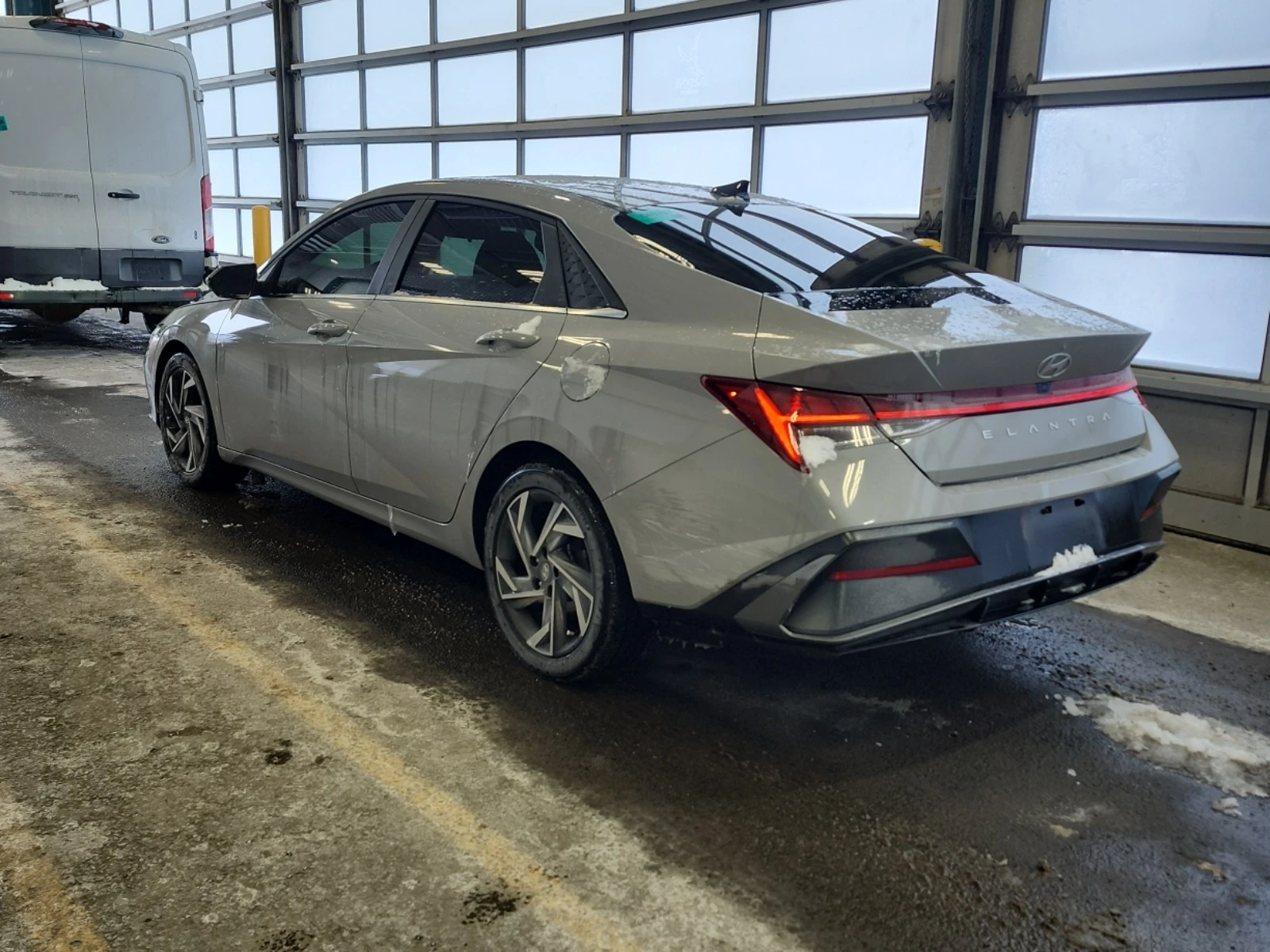 Hyundai Elantra 2L 4cyl Front Wheel Drive - изображение 4