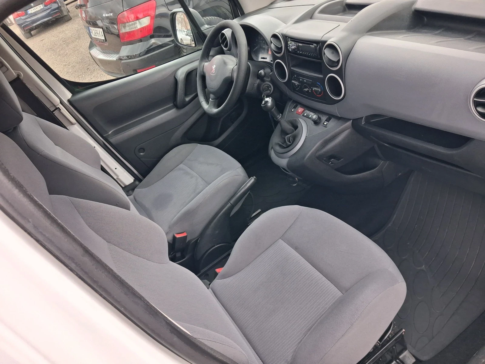 Peugeot Partner 1.6, 90 к.с. климатик, реални километри , снимка 11 - Автомобили и джипове - 53928666