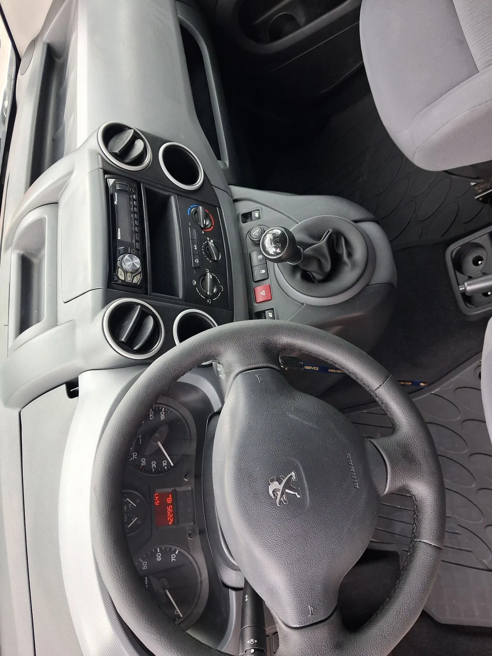 Peugeot Partner 1.6, 90 к.с. климатик, реални километри , снимка 10 - Автомобили и джипове - 53928666