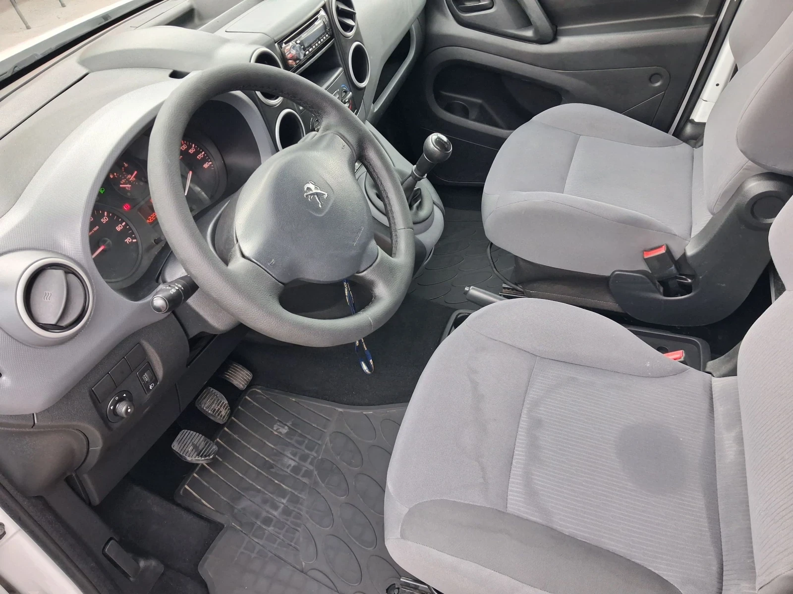 Peugeot Partner 1.6, 90 к.с. климатик, реални километри , снимка 9 - Автомобили и джипове - 53928666