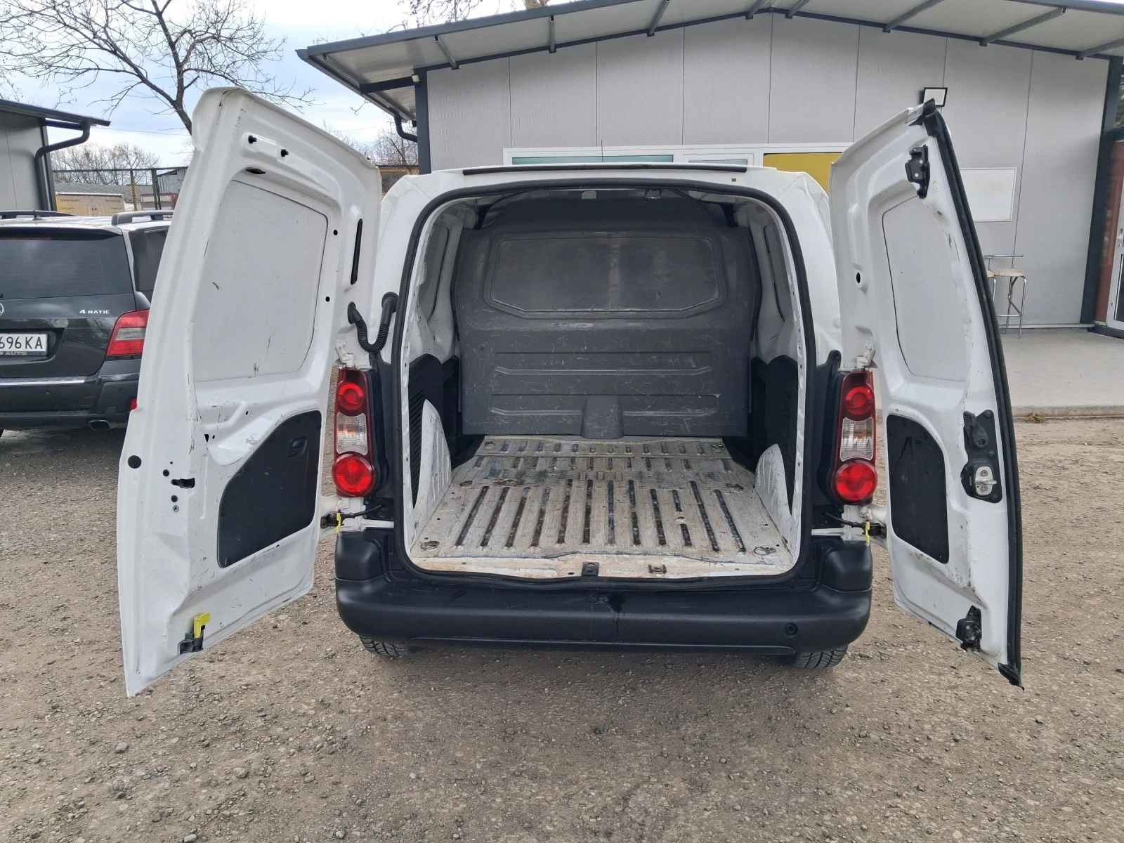 Peugeot Partner 1.6, 90 к.с. климатик, реални километри , снимка 12 - Автомобили и джипове - 53928666