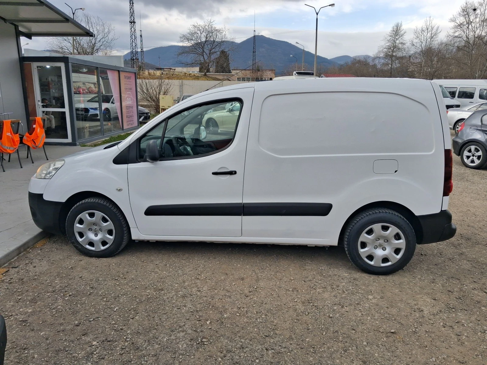 Peugeot Partner 1.6, 90 к.с. климатик, реални километри , снимка 6 - Автомобили и джипове - 53928666